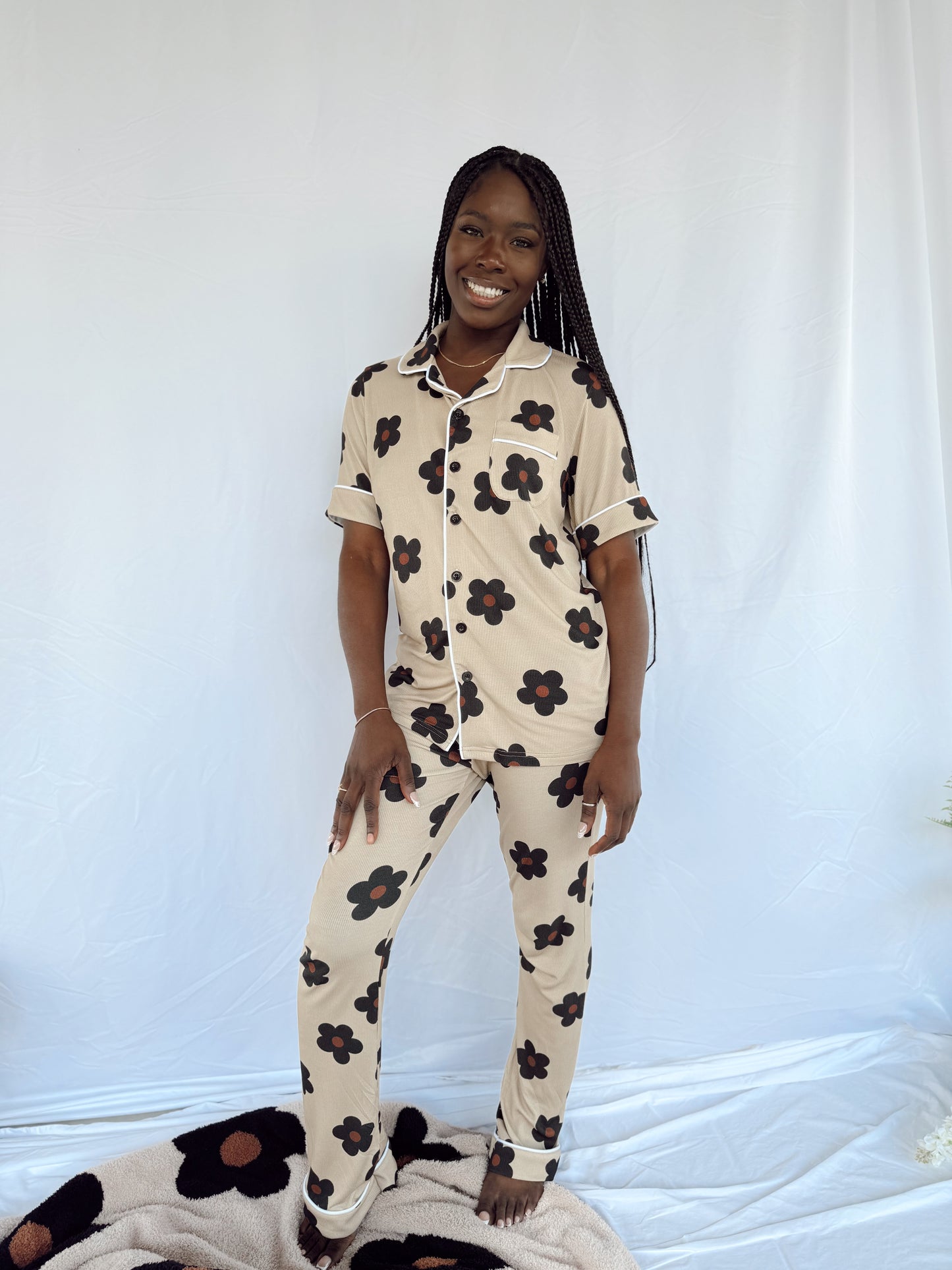 Ribbed Black Daisy Bamboo | Short Sleeved | Women’s Button and Flare Set
