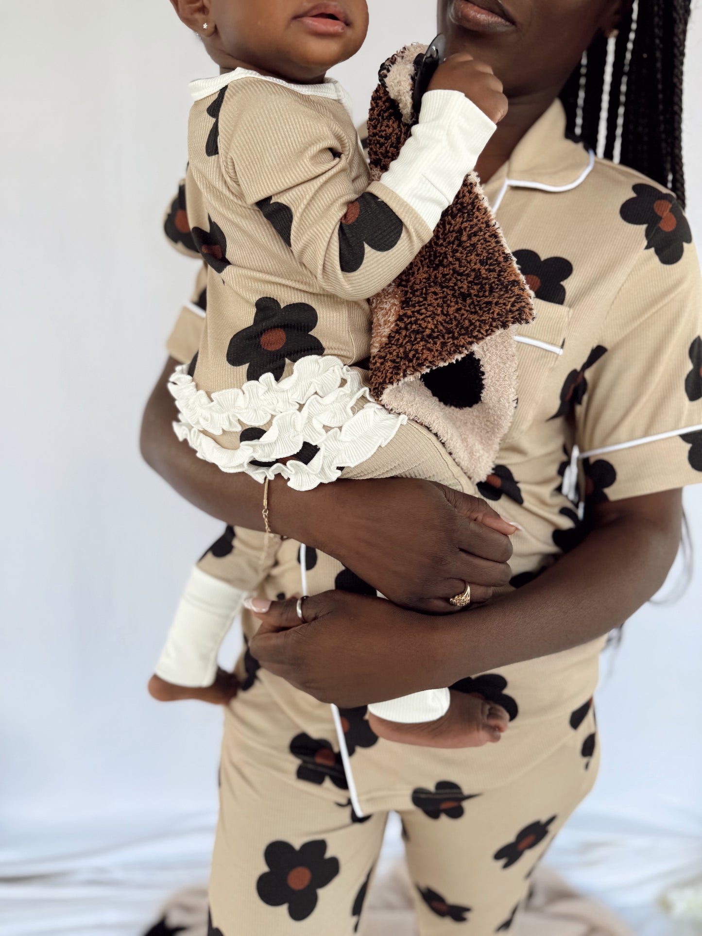 Ribbed Black Daisy Bamboo | Short Sleeved | Women’s Button and Flare Set