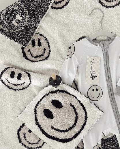 Neutral Smiley | Plush Blanket | Adult