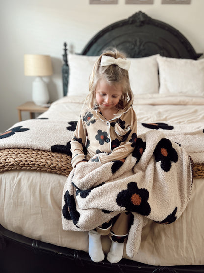 Black Daisy | Plush Blanket | Baby