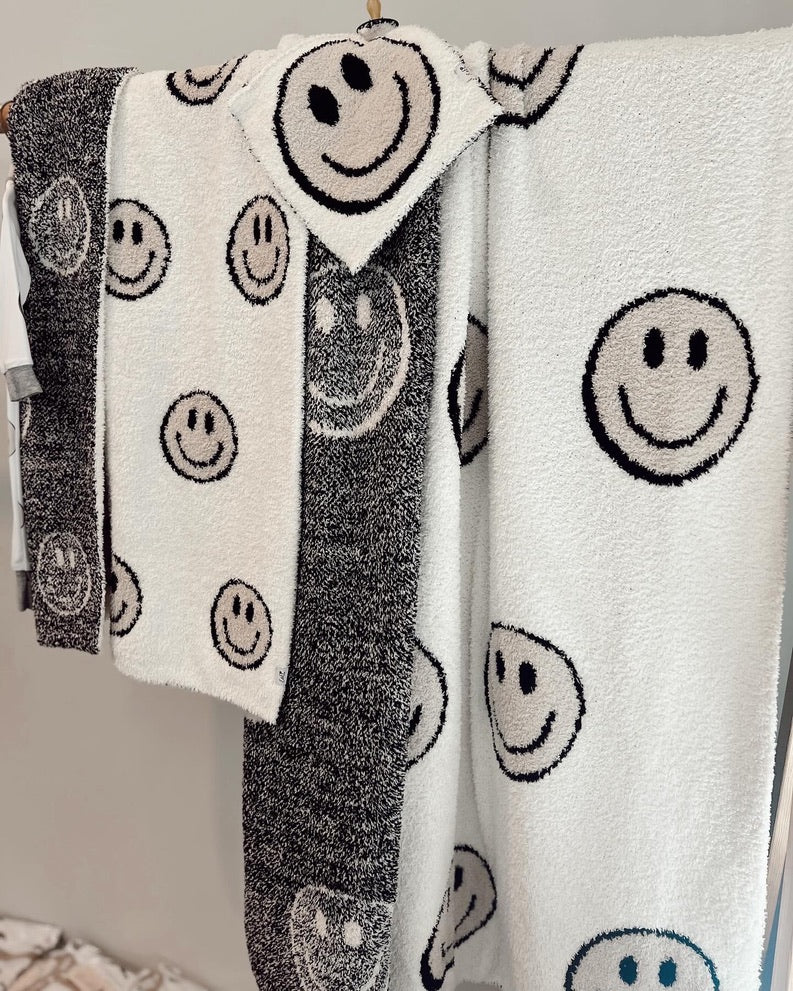 Neutral Smiley | Plush Blanket | Adult